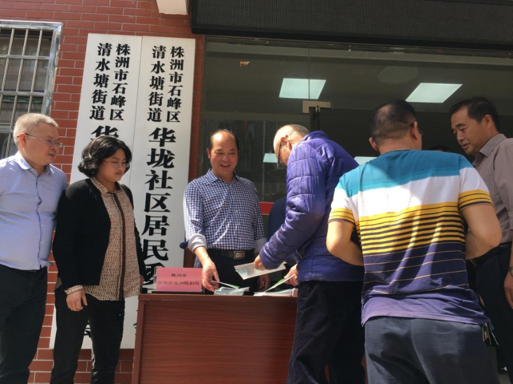 我局开展“法规信访进基层”宣传活动