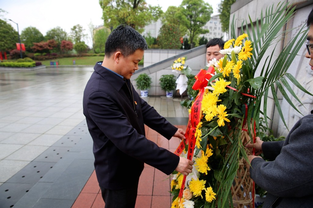 市水利局组织干部赴湖南党史陈列馆和雷锋纪念馆参观学习