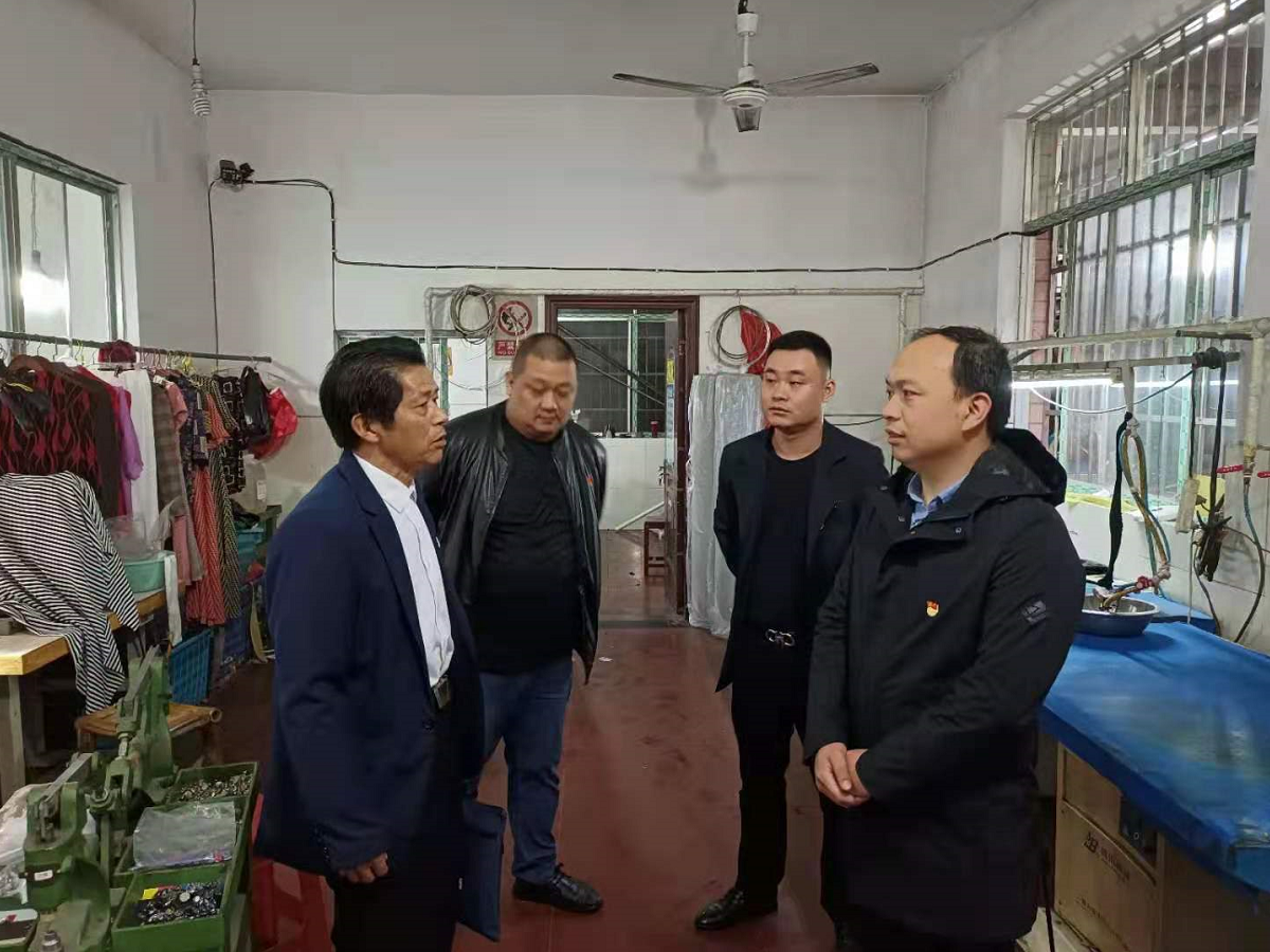 荷塘区市场服务中心党支部开展在职党员进社区活动