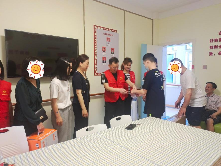 在职党员进社区 志愿服务暖人心  ——市发展改革委第三党支部开展在职党员进社区活动