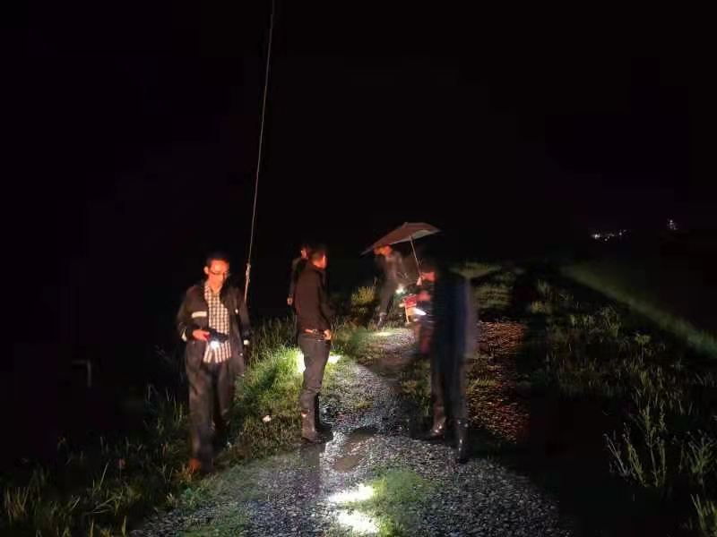 风雨同舟、众志成城、最美三门巡河人