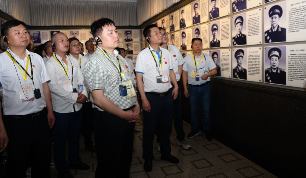 守初心 立政德 促发展,株洲交通事务中心乘坐红色专列开展“学史崇德”专题研学