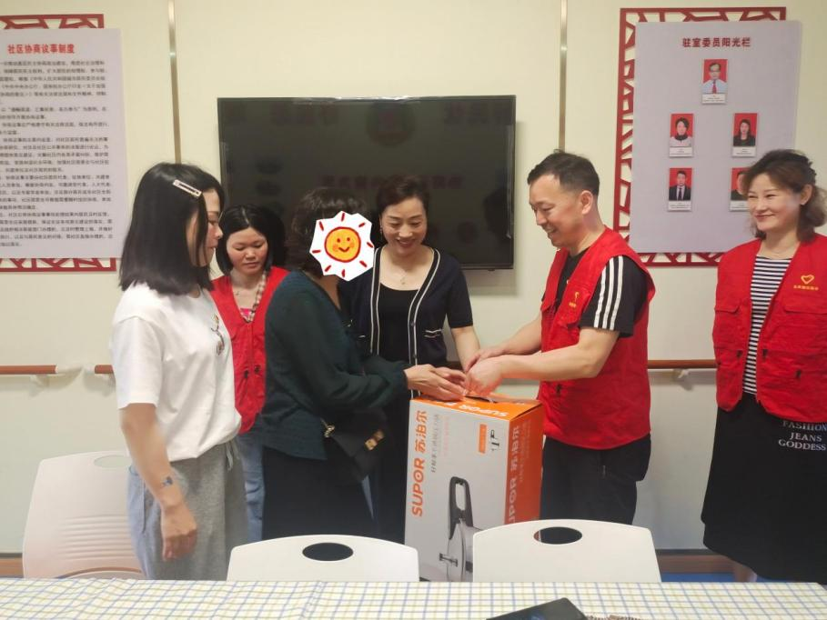 在职党员进社区 志愿服务暖人心  ——市发展改革委第三党支部开展在职党员进社区活动