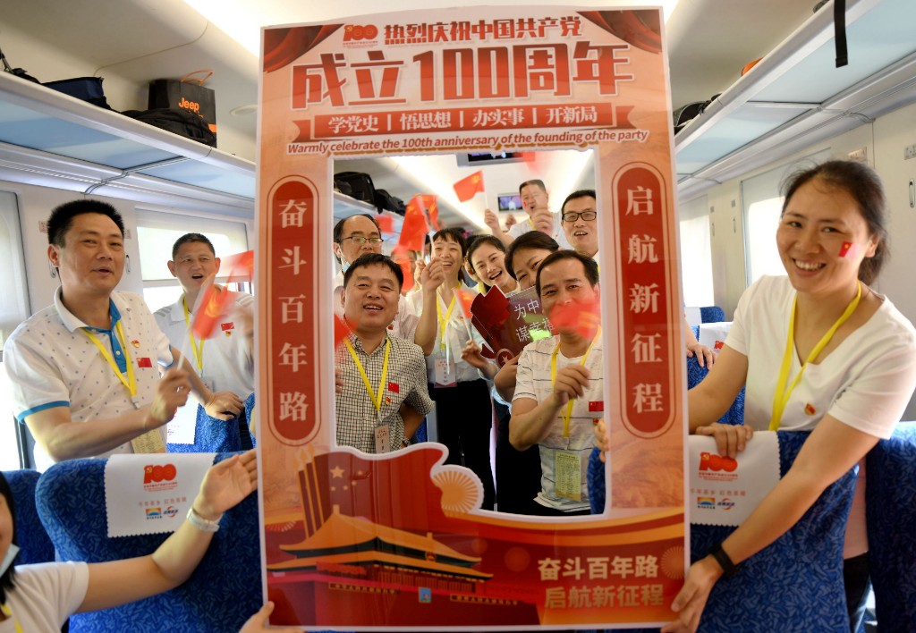 守初心 立政德 促发展,株洲交通事务中心乘坐红色专列开展“学史崇德”专题研学