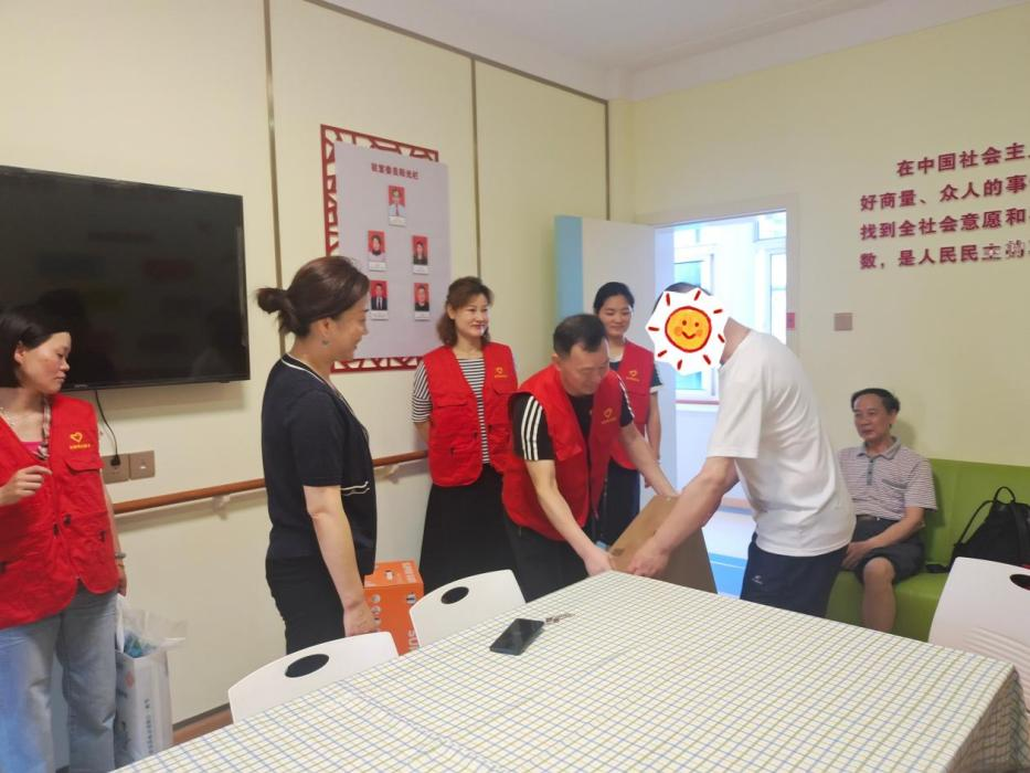 在职党员进社区 志愿服务暖人心  ——市发展改革委第三党支部开展在职党员进社区活动