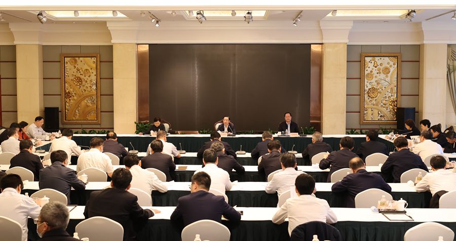 湖南省党政代表团举行赴江西上海考察总结会议  干在实处 善作善成 努力把习近平总书记擘画的宏伟蓝图变为现实  许达哲主持并讲话 毛伟明讲话 李微微出席