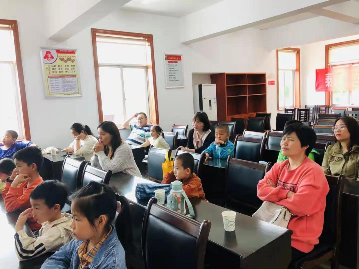 学党史争先锋 我为群众办实事——天元区图书馆红色绘本进社区