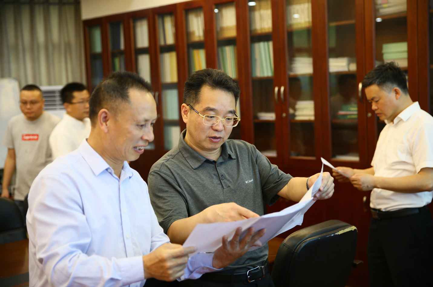 杨英杰副市长到市水利局调度水旱灾害防御工作
