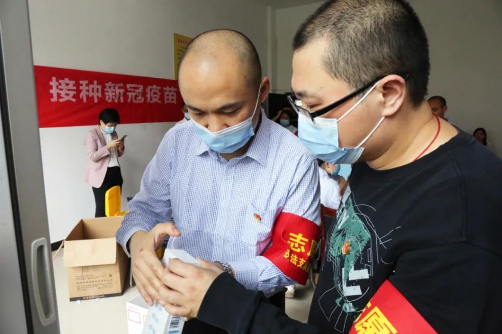 【我为群众办实事】 市市场监管局助力327名餐馆员工接种新冠疫苗