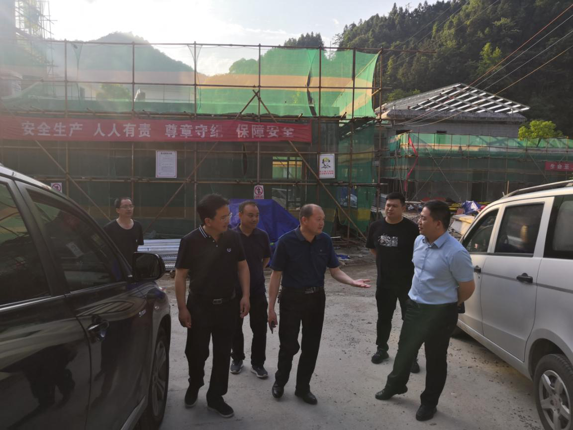 株洲市林业局总工程师许望生调研炎陵、茶陵县国有林场、森林公园生产经营和建设工作