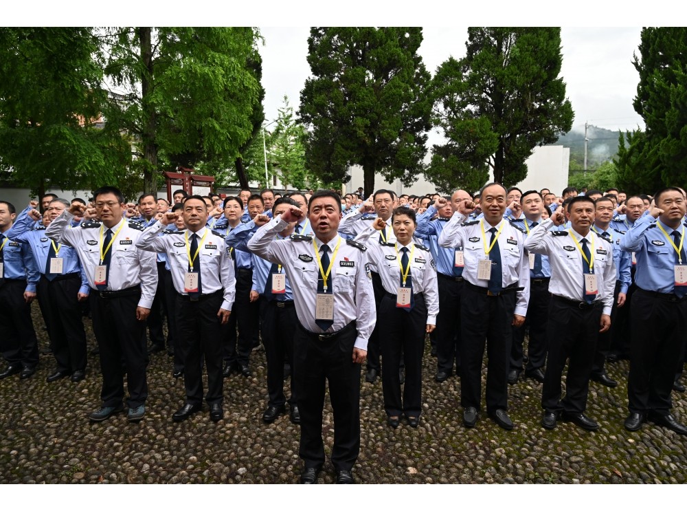 市公安局组织开展乘坐红色专列“学史崇德”专题研学