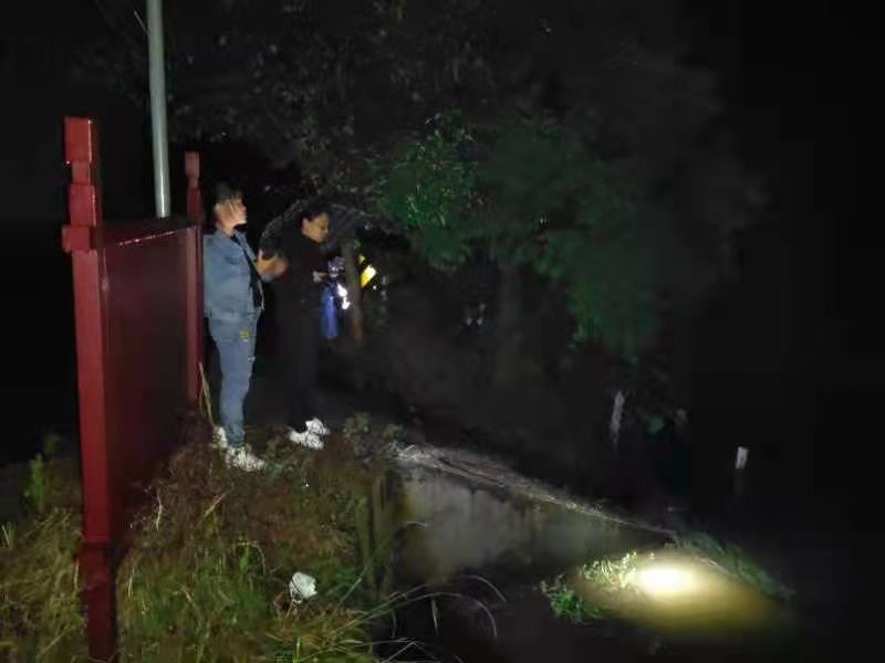 风雨同舟、众志成城、最美三门巡河人
