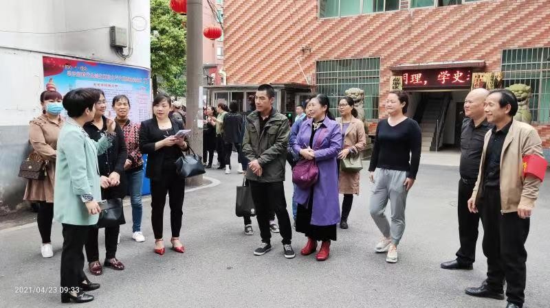 荷塘区物业服务指导中心开展自治小区现场学习交流会
