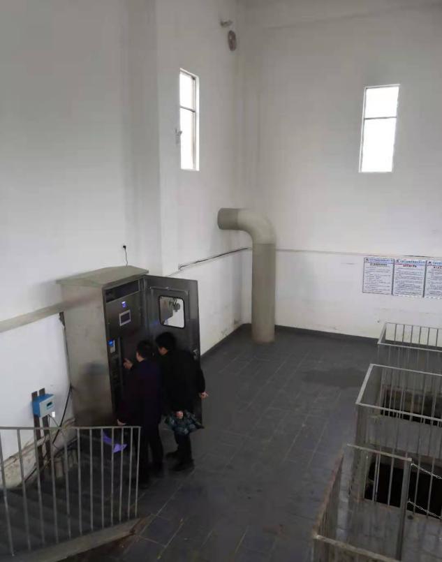荷塘区对黑臭水体整治工作进行现场检查