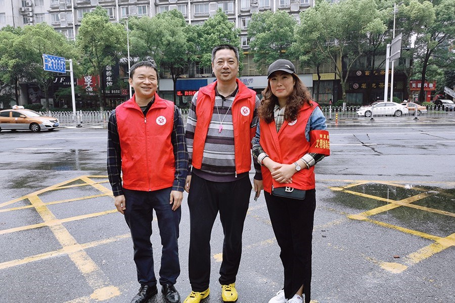 交通安全劝导,助力文明出行