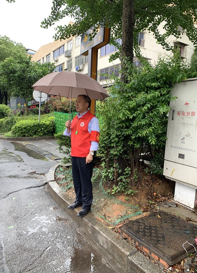 交通安全劝导,助力文明出行