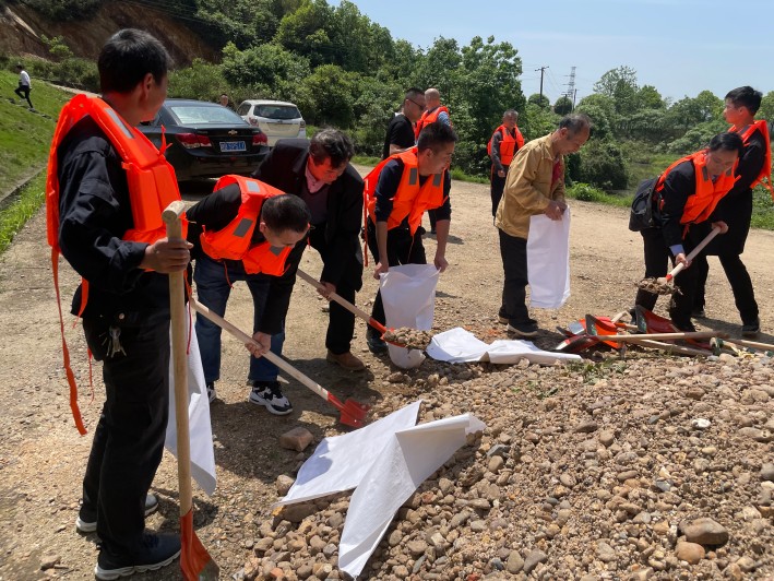 渌口区水利局开展防汛技术培训及应急抢险演练
