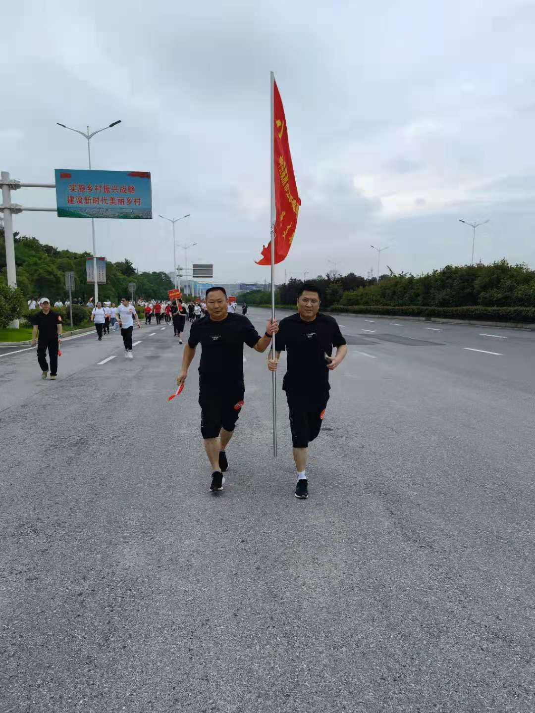株洲生态环境局醴陵分局积极参加全市职工健步行活动