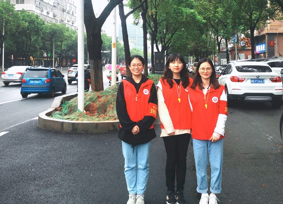 交通安全劝导,助力文明出行