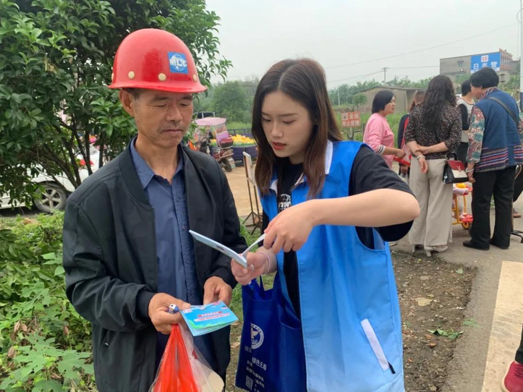 天元区群丰镇湘滨社区开展禁毒宣传进集市活动