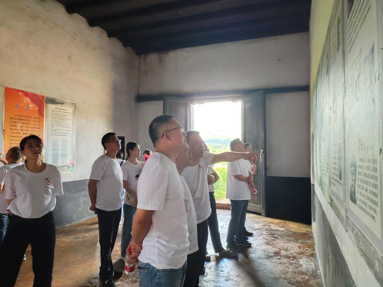 攸县科技和工业信息化局机关支部组织全体党员参观南岸列宁陈列室旧址