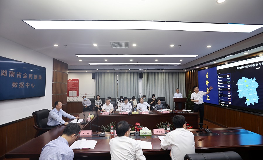 毛伟明在省卫生健康委调研:织密织牢疫情防控网 全心全意服务人民群众