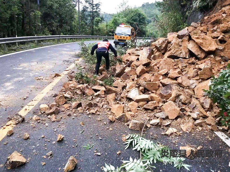县交通事务中心力保汛期公路安全畅通