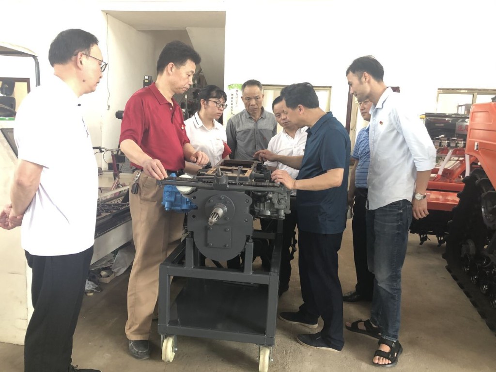 我为群众办实事 株洲农机进企业送服务