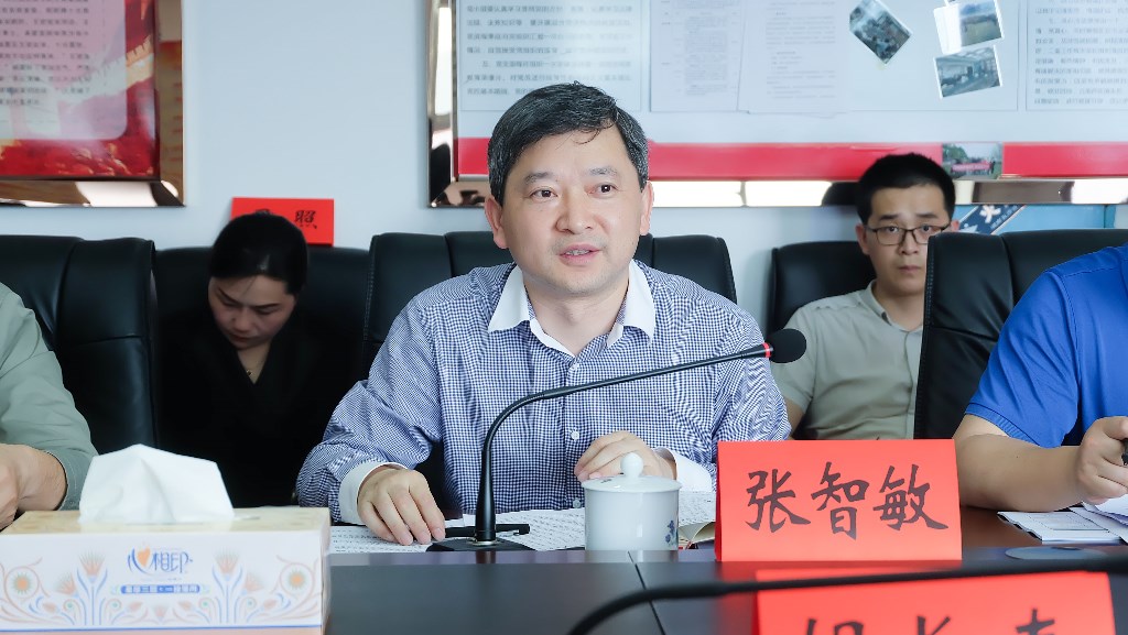 市委副书记胡长春、副市长杨英杰到市农业农村局调研指导工作