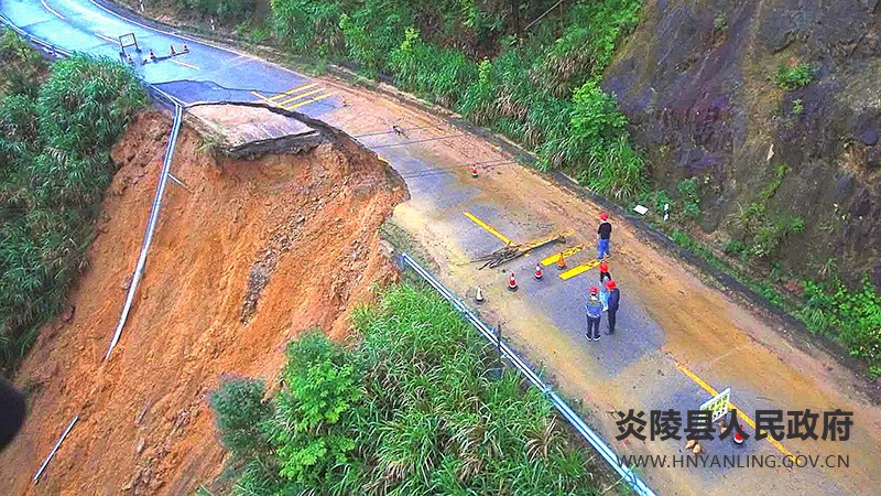 县交通事务中心力保汛期公路安全畅通