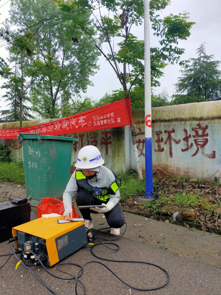 【为民办实事】株洲市生态环境局茶陵分局联合交警大队开展机动车尾气超标排放整治行动