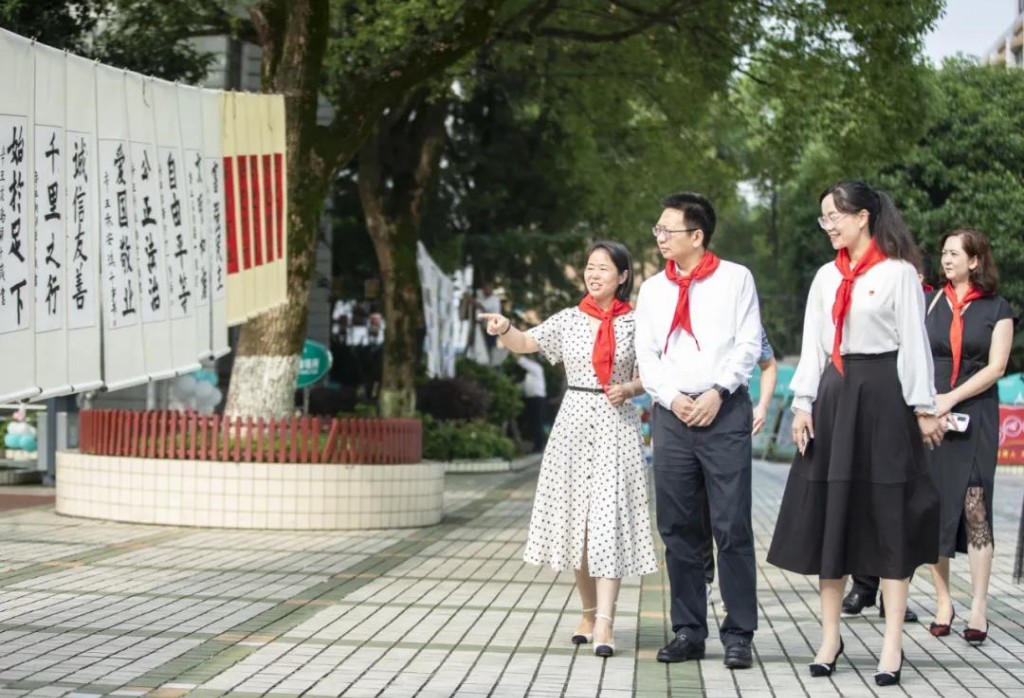 今天，周建光、姚永告陪孩子们过儿童节！