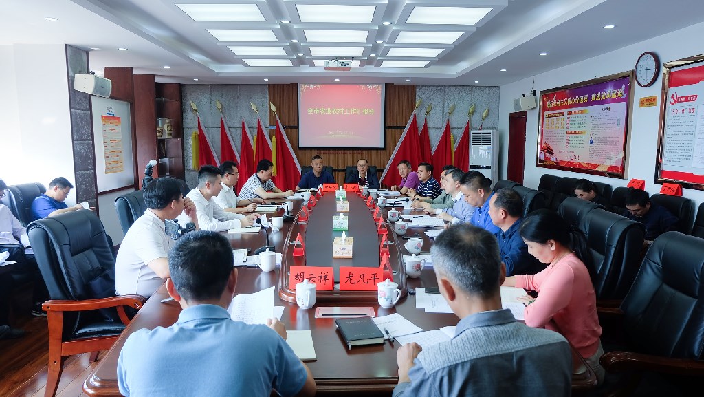 市委副书记胡长春、副市长杨英杰到市农业农村局调研指导工作