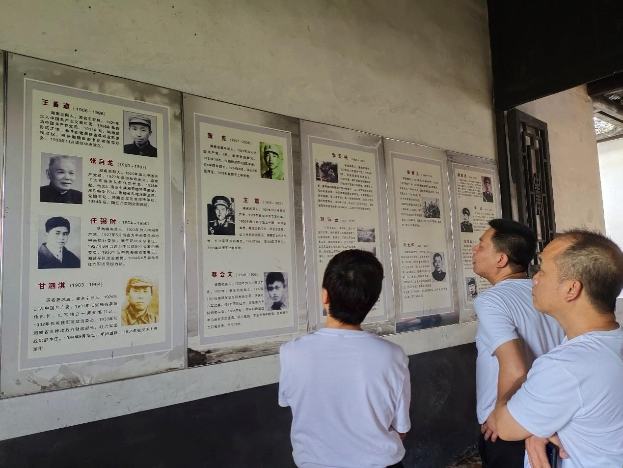 攸县科技和工业信息化局机关支部组织全体党员参观南岸列宁陈列室旧址