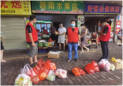 疫情防控有温度,居民致谢送锦旗