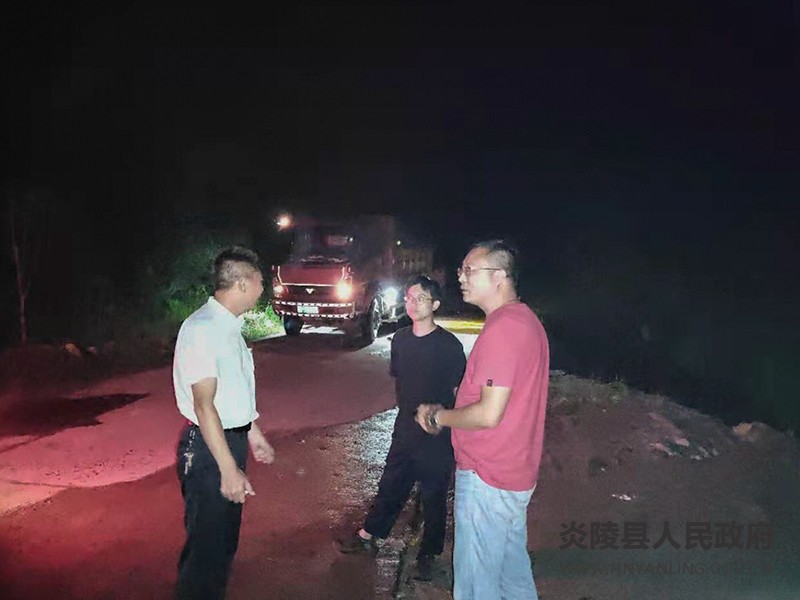下村乡严厉打击非法采砂运砂行为