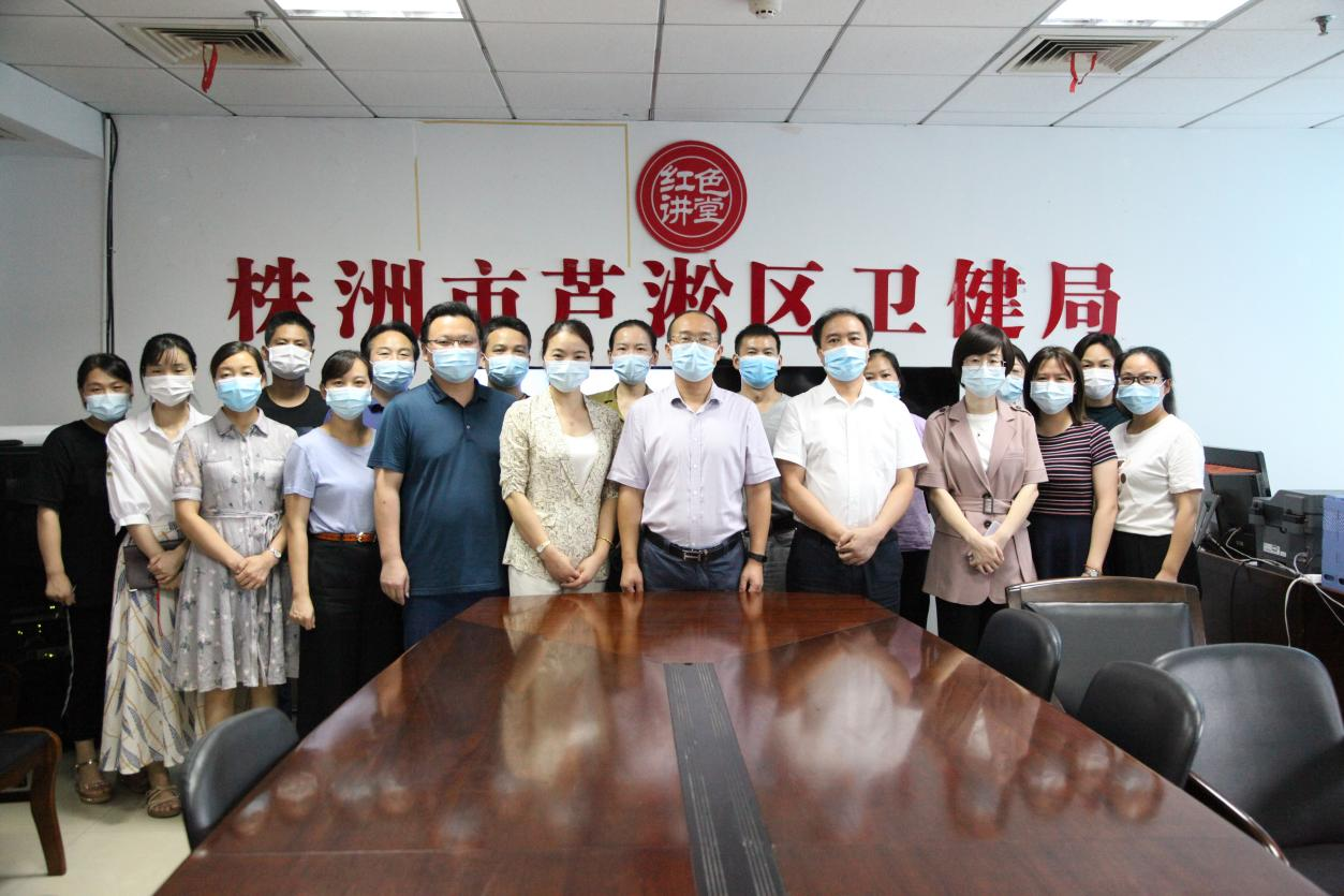 区委书记唐卫湘慰问卫健系统干部职工