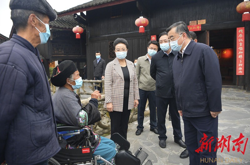 张庆伟:坚决扛起精准扶贫首倡地政治责任 努力在新时代乡村振兴中走在前列