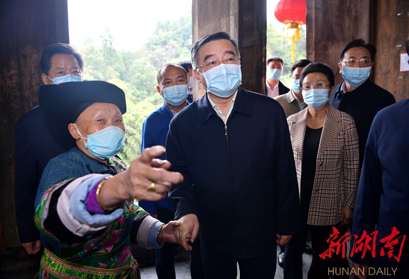 张庆伟:坚决扛起精准扶贫首倡地政治责任 努力在新时代乡村振兴中走在前列