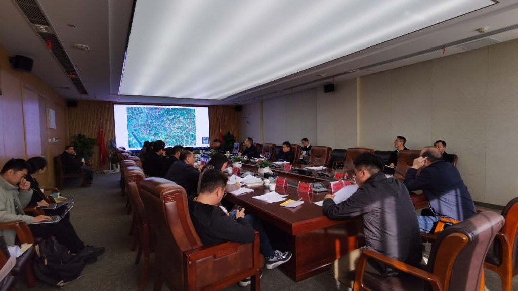 全面启动轨道城、航空城规划提质工作，助推“三高四新”战略落地实施
