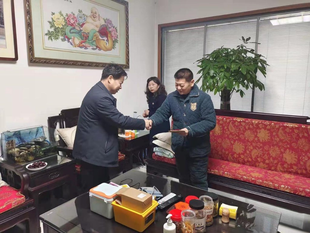 走访慰问离退休老干部