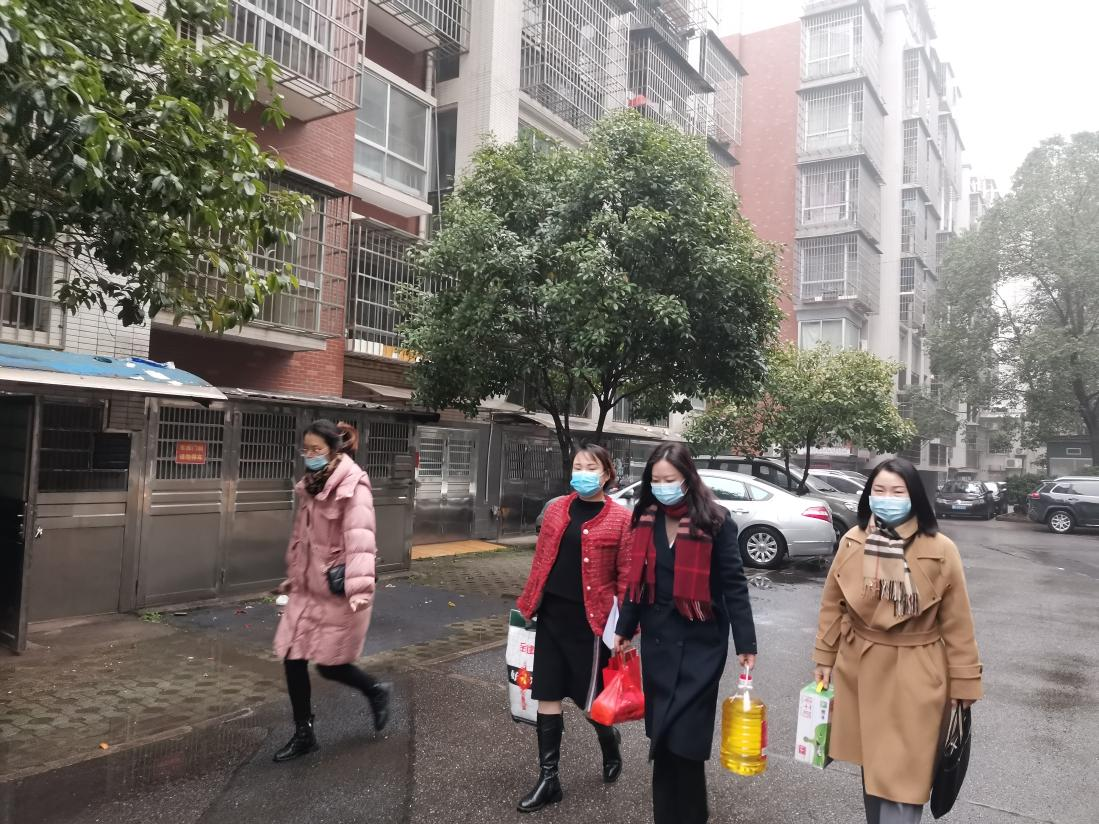 新春走访送温暖   慈善慰问暖人心