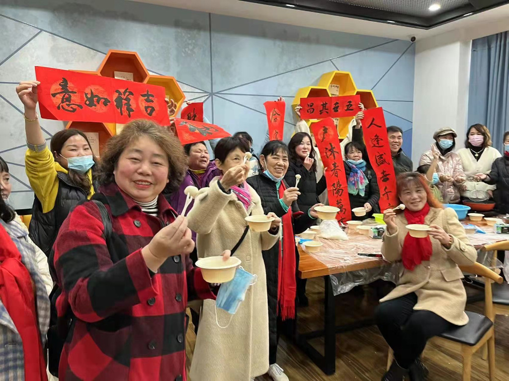 观表演、猜灯谜、吃汤圆，文化馆里闹元宵！