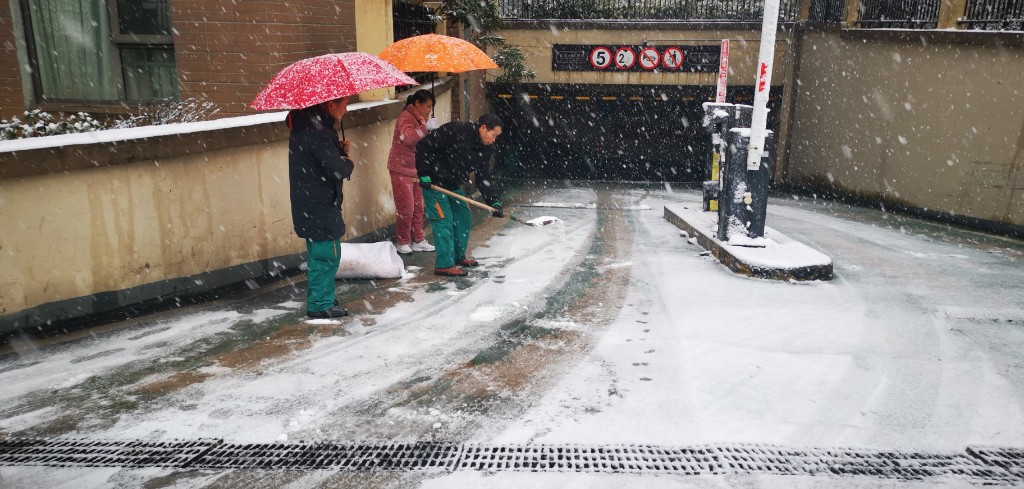 天元区物业行业春雪“绘美景” 服务暖民心