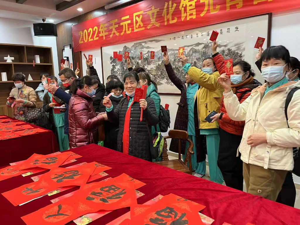 观表演、猜灯谜、吃汤圆，文化馆里闹元宵！