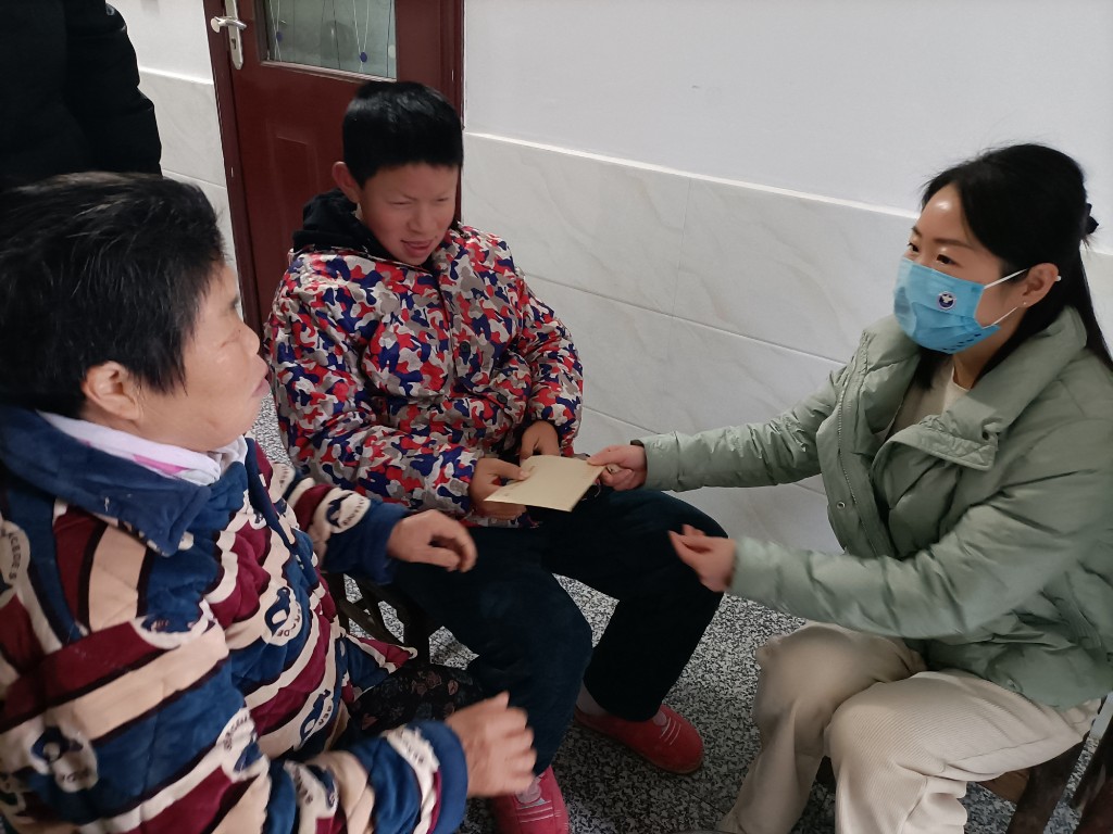 春节慰问送关怀 句句祝福暖人心