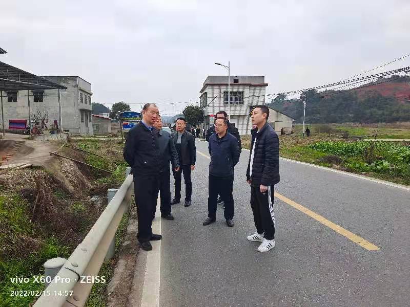 天元区人民政府黄团结副区长一行视察雷打石派出所建设项目选址踏勘工作