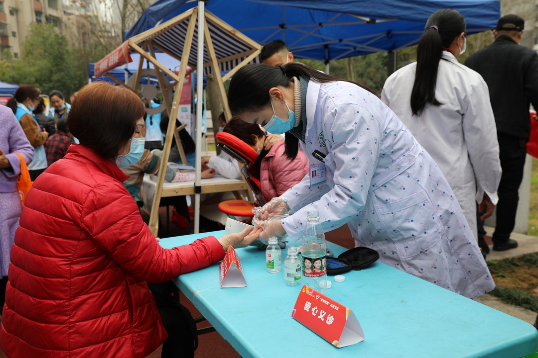 特色志愿服务 “雷锋精神”成“流量担当”