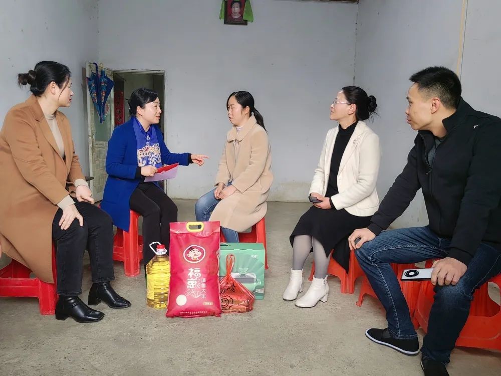 “三八”慰问送温暖 妇联关爱暖人心
