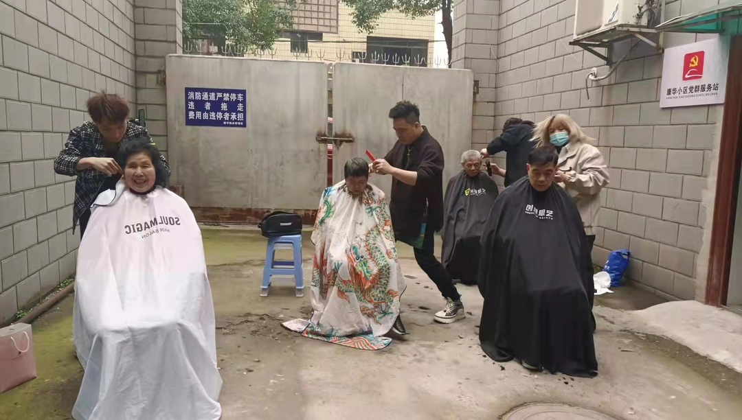 特色志愿服务 “雷锋精神”成“流量担当”